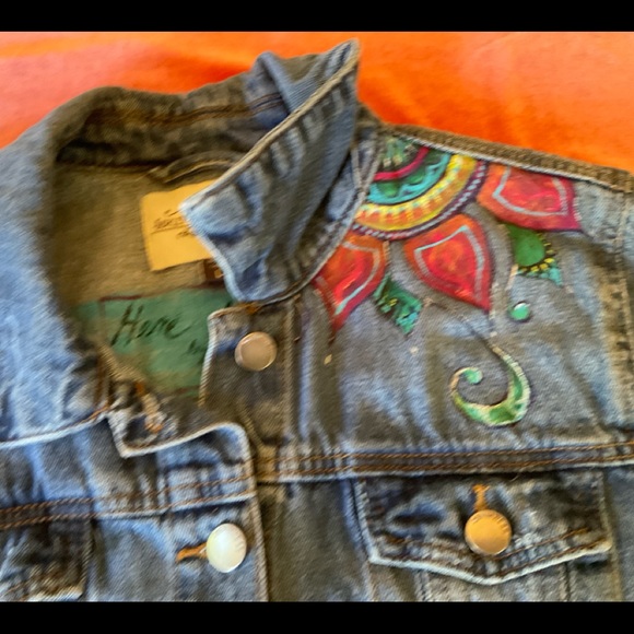 Striking HAND PAINTED mandala jean jacket. Ashley Vintage Charm. - Picture 3 of 11